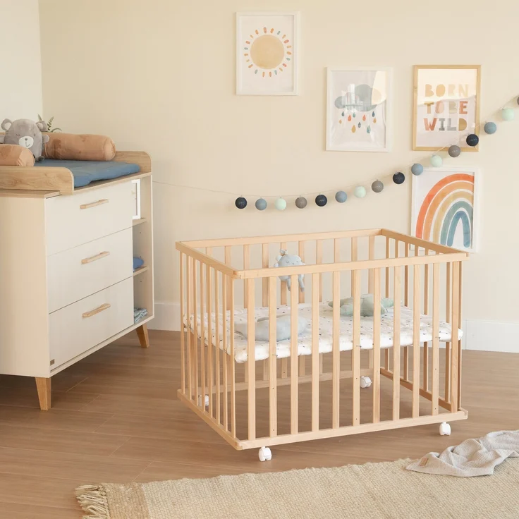 roba Laufgitter 75 x 100 cm mit Laufgittereinlage 'Sternenzauber grau' - Spielgitter inkl. Schutzeinlage und Rollen - Höhenverstellbar & Mobil - Holz natur – Bild 9