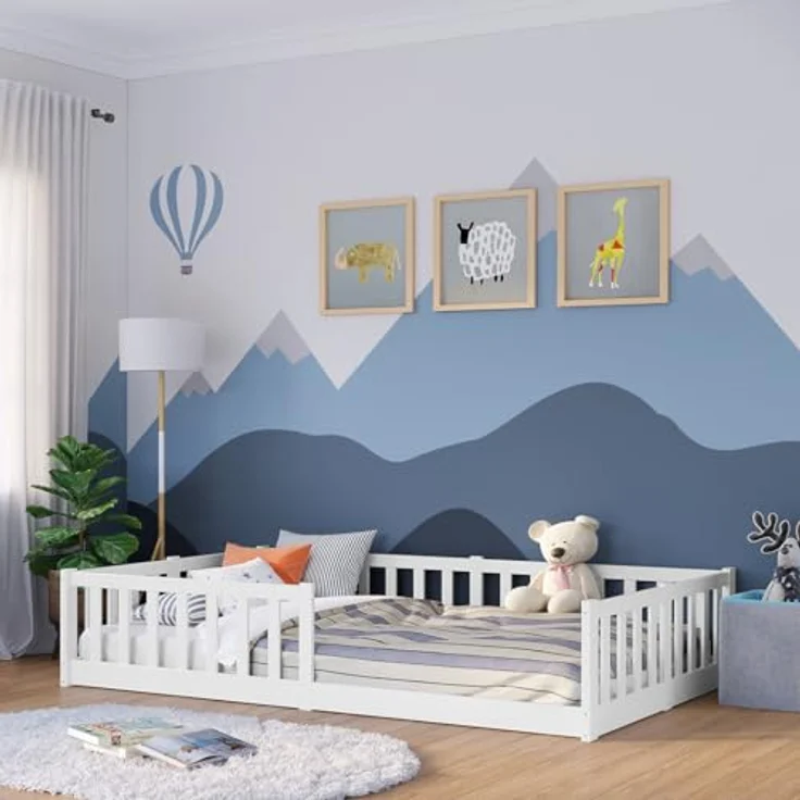 Bellabino Vere Bodenbett 120x200 cm – Montessori Kinderbett mit Rausfallschutz & Lattenrost, Massives Boden Bett für Jungen & Mädchen aus Holz Kiefer – Kleinkindbett in Weiß – Bild 1