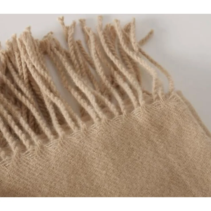 Boltze Home Kuscheldecke Hazel, Beige, 130x160 cm, Polyester mit stilvollen Fransen, pflegeleicht und vielseitig einsetzbar – Bild 3