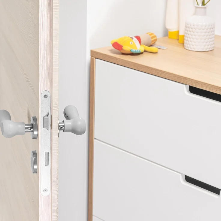reer HandleGuard Türgriffschutz, 2er Set, Türklinkenabdeckung, Türgriff Schutz, Abdeckung, Kinder Sicherung, Grau, 70071 – Bild 5