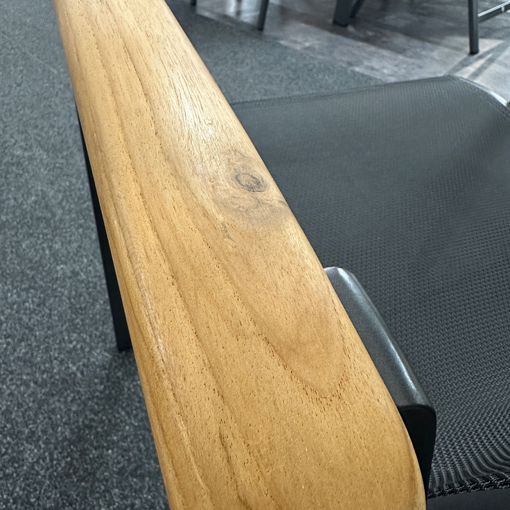 MWH Stapelstuhl Reno Aluminium mit Teak Armlehnen – Bild 5