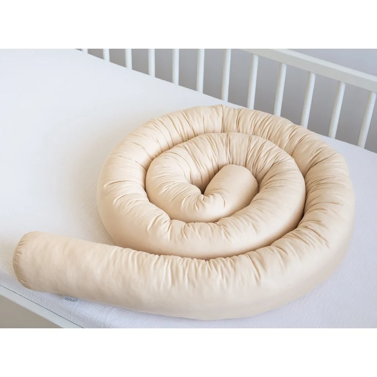 Loolay Nestchenschlange 100% BEIGE Baumwolle Multifunktion PREMIUM Bettschlange Stoffschlange, (Bettumrandung Krabbeldecke Babybett Umrandung Schlange Bett Kopfschutz, Zierkissen Bettrolle Dekokissen Zugluftstopper - Super GESCHENK), LOOLAY® - 100% Eur... – Bild 2