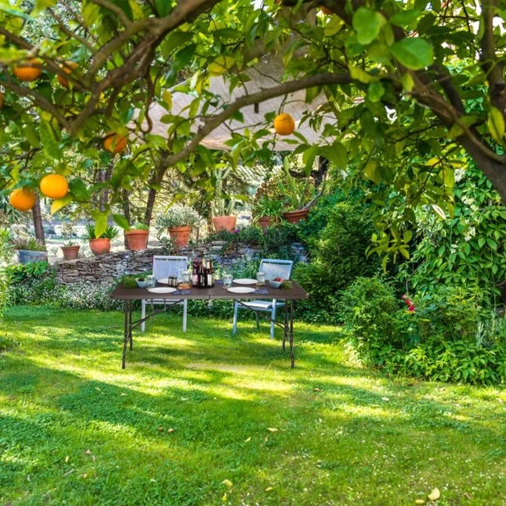 Klappbarer Gartentisch Holzoptik – Bild 3