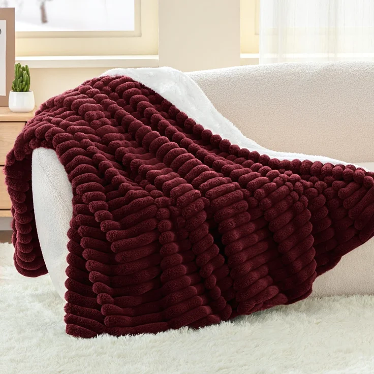 BEDELITE Kuscheldecke Flauschig Decke Klein - Dicke Sherpa Decken Rot 125x150 für Sofa, warme Cord Kuscheldecken Burgunderrot weiche Fleecedecke Wohndecke als Sofaüberwurf für Wohnzimmer – Bild 2
