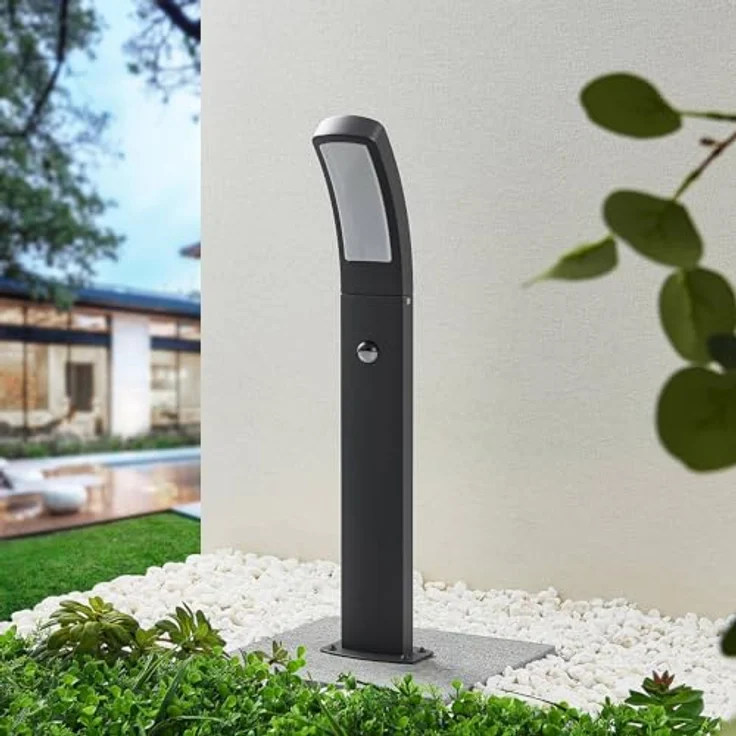 Lindby LED Außenleuchte Moshe, 1 flammig mit Bewegungsmelder, spritzwassergeschützt, schwarz, aus Aluminium, IP54, Wegeleuchte Pollerleuchte – Bild 3