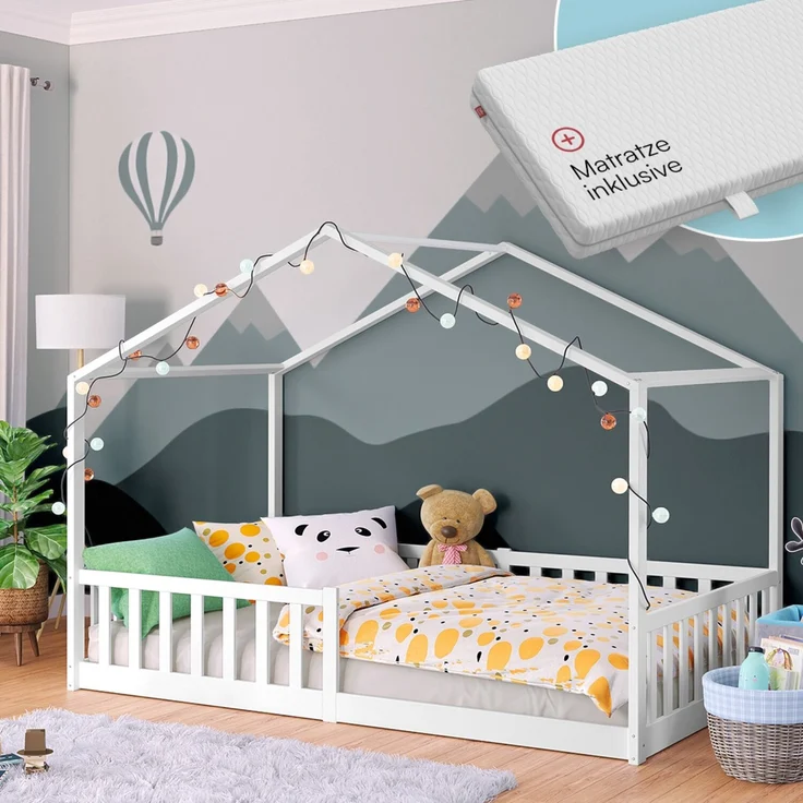 Bellabino 'Bia' Hausbett 120x200 cm mit Matratze, weiß, Kiefer Massivholz, Bodenbett in Hausoptik, Montessori Kinderbett mit Rausfallschutz und Lattenrost – Bild 1