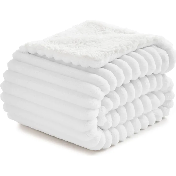 BEDELITE warme Decke Sherpa Kuscheldecke Flauschig Weiß 125x150 | dicke Deko Fleecedecke, Cord Überwurf für Wohnzimmer und Schlafzimmer, weiche Wohndecke, Tagesdecke, das ideale Geschenk