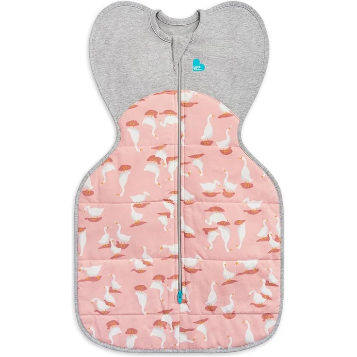 Love To Dream Pucksack, Baby Erstausstattung Neugeboren (2,2-3,8kg), ideal für kühle Temperaturen (16-20°C), Arme hoch Position, zweiweg-Reißverschluss für einfaches Windelwechseln, Schlafsack Rosa
