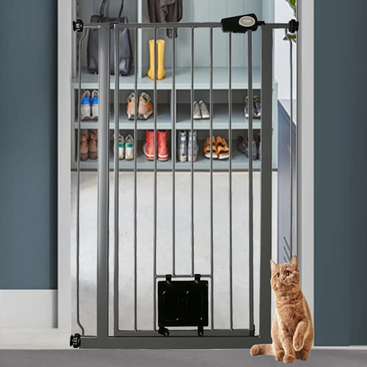 Bettacare Haustiergitter mit Verriegelbarer Katzenklappe, 68.5cm - 75cm, Schiefergrau, 104cm in der Höhe, Extra Hohes Haustier Sicherheitsgitter mit Katzenklappe, Einfache Installation – Bild 2