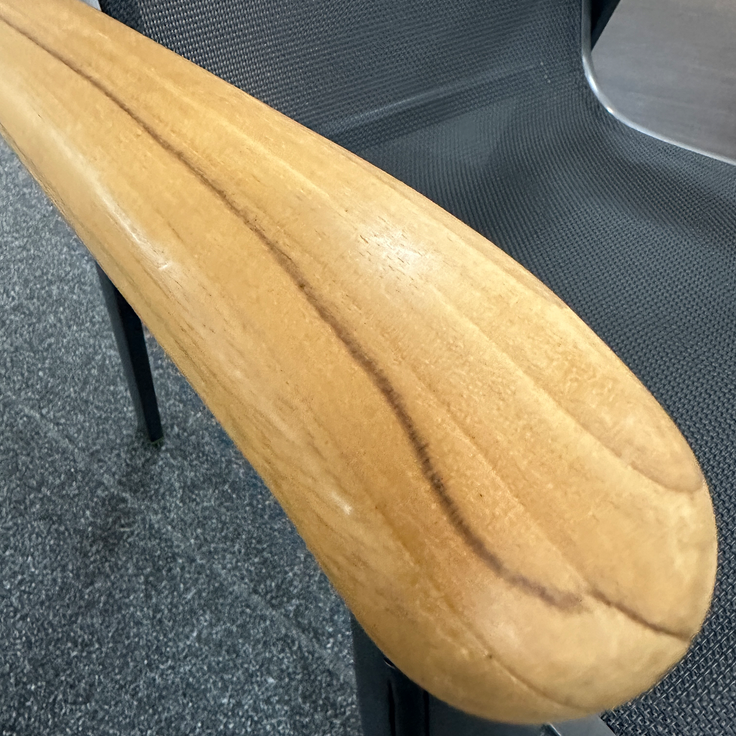 MWH Stapelstuhl Reno Aluminium mit Teak Armlehnen – Bild 4