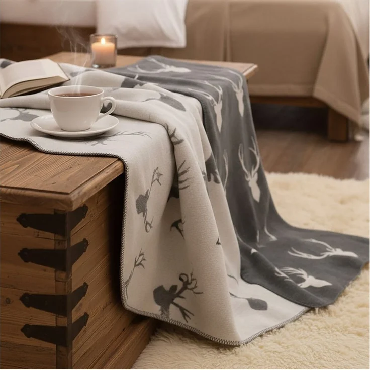 Wohndecke Kuscheldecke 150x200 cm Hirsch Motiv, Casa Colori – Bild 3