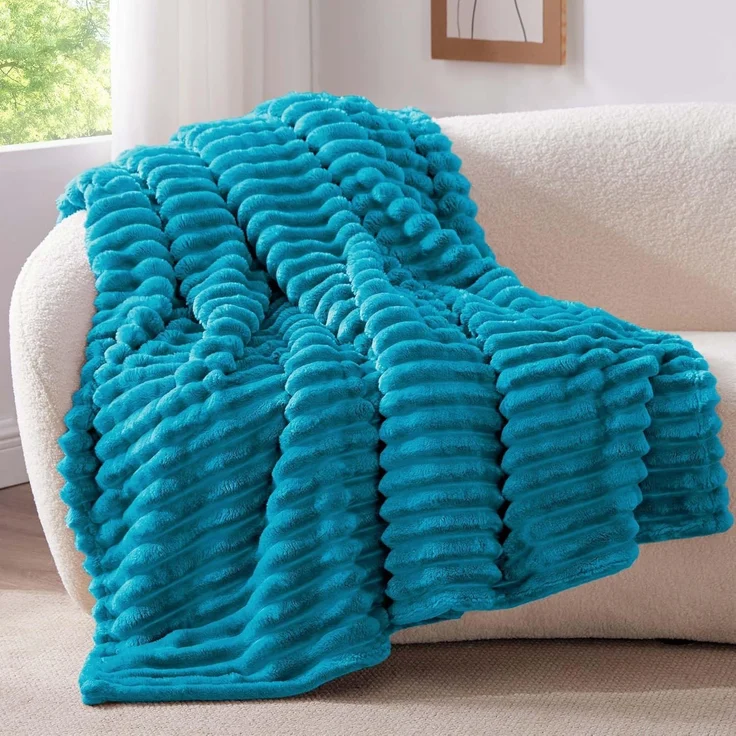 BEDELITE Kuscheldecke Flauschig Decke 150x200 - weiche XL Flanell Decken Türkis für Couch, Deko Streifen Cord Fleecedecke als Couch Überwurf für Wohnzimmer, Twin Blanket Wide Use