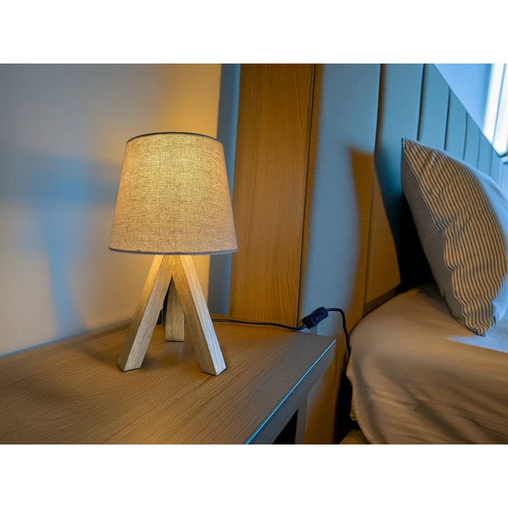 Tischlampe mit Dreibein aus Holz, Stoffschirm Creme Weiß, Höhe 27cm – Bild 8