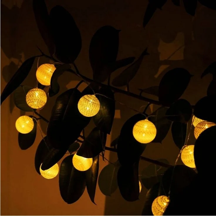 K&L Wall Art LED-Lichterkette Cotton Ball Kinderzimmer Lichterkette 20 LED Deko Kugeln aus Baumwolle, 20-flammig, Gelb Gold Silber Farbton – Bild 3