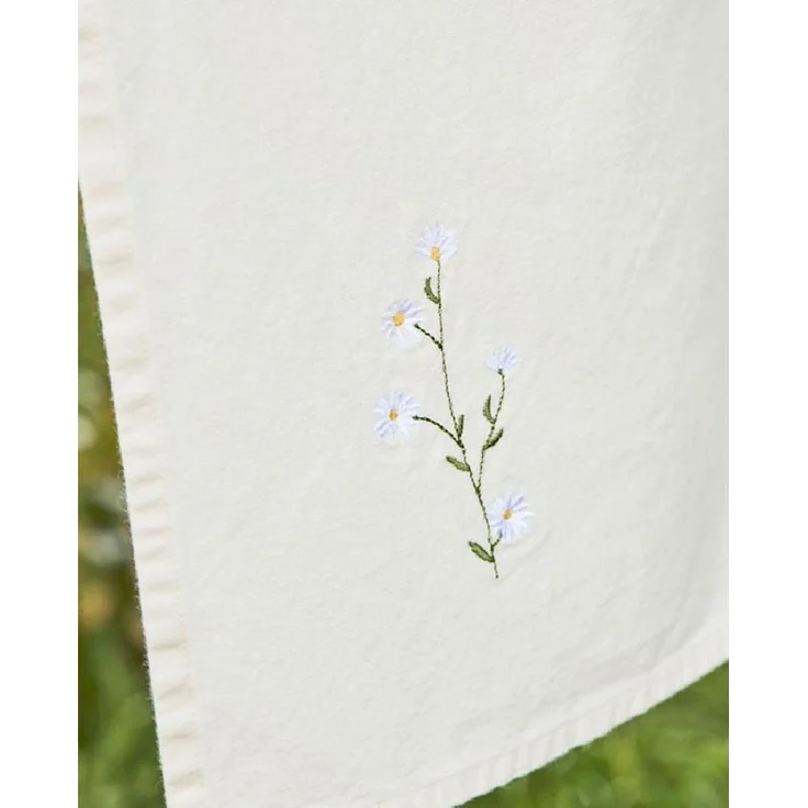 Ib Laursen Geschirrtuch Ib Laursen Geschirrtuch Flora mit weißen Margeriten (50x70 cm) – Bild 1