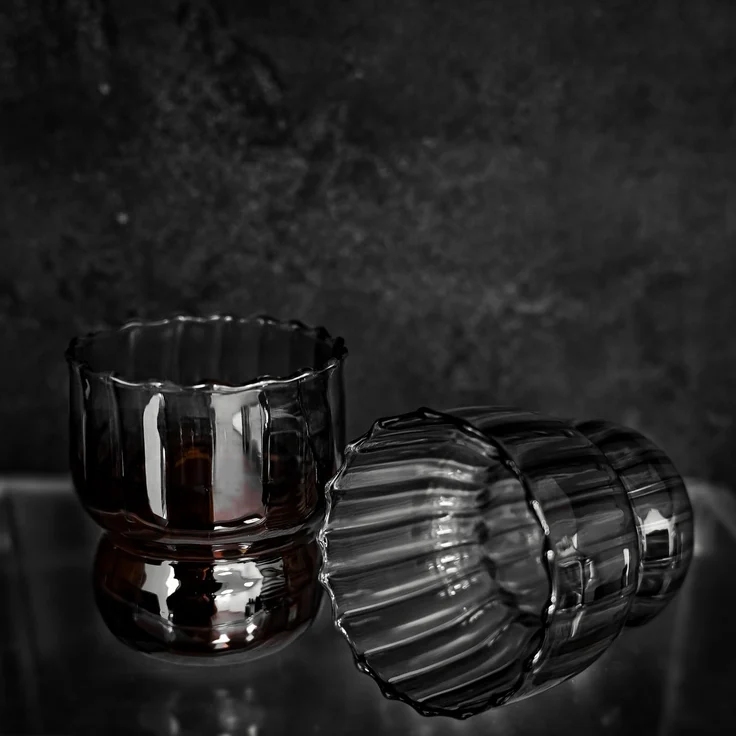 8er Set Moderne Gläser 300 ml Riffle Design Trinkgläser aus Borosilikatglas in Schwarz – Bild 4