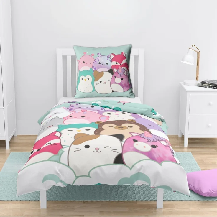 MTOnlinehandel Bettwäsche Squishmallows 135x200 + 80x80 cm, 100% Baumwolle, 2 teilig, Squish Squad, Cam, Fifi, Lola, Winston und Hans, Regenbogen, Wolke – Bild 2