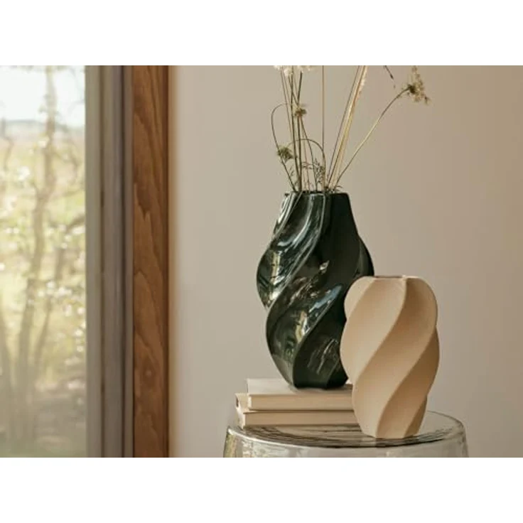 broste Copenhagen Odette Vase, Hunter Green, 32 cm aus Steingut im skandinavischen Design – Bild 3