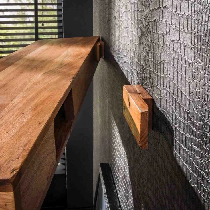 Wandregal Akazienholz massiv, modernes Design mit Baumkante, Natur, 150 cm breit – Bild 6