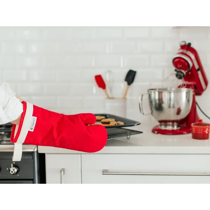 LE CREUSET Topflappen Ofenhandschuh kirschrot, (Schürzen & Ofenhandschuhe) – Bild 3