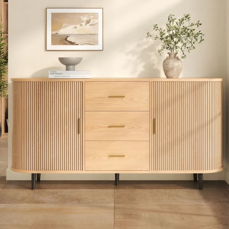 Merax Sideboard mit drei Schubladen mittig und Schiebetüren an den Seiten, gebogenes Design mit vertikaler Rillenverkleidung, Metallgriffe, Rohr-Eisenfüße, Aufbewahrungsschrank, Natur – Bild 5