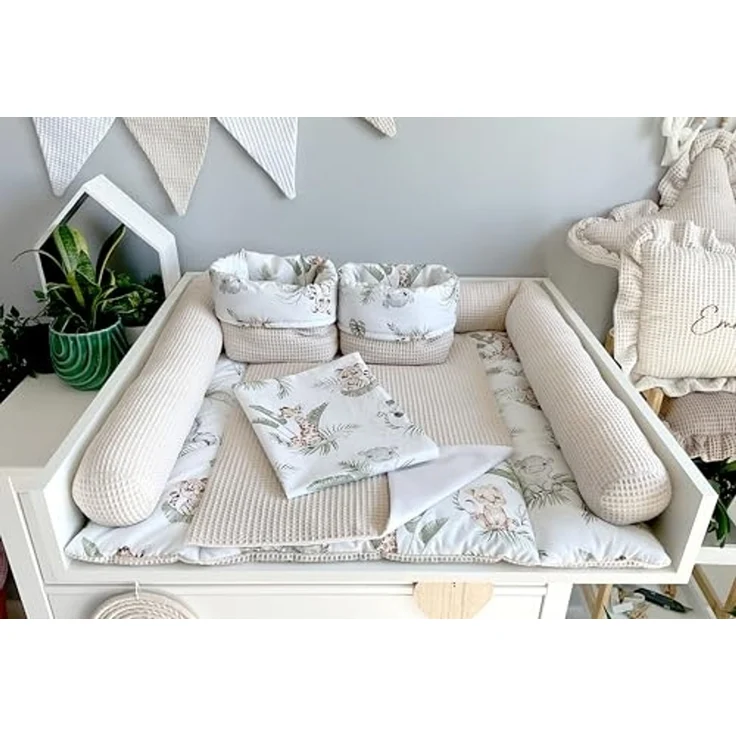 Wickelauflage Set 6-teilig – Wickelunterlage aus Baumwolle & Waffelstoff – Baby Wickelauflage – Geschenk zur Babyparty – Wickeltischauflage – 85x75 cm (Breite x Tiefe), Safari und hellbeige – Bild 3