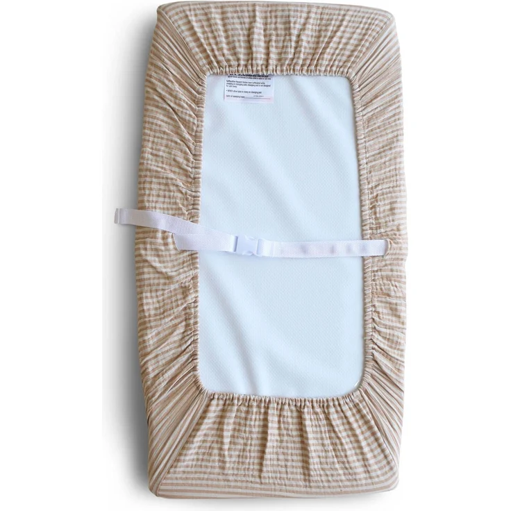 Mushie Waschbar Wickelauflagenbezug | Wickelauflagehbezug 70x45 cm, Passend für Standard-Wickelauflage | Verstellbare Sicherheitsgurte (Natural Stripes) – Bild 1