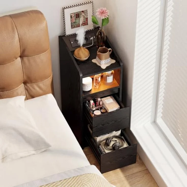 IRONCK Nachttisch Schmal, Beistelltisch mit Ladestation und LED, Schwarz | Bedside Table mit Offenem Fach für Schmale Räume Schlafzimmer, Wohnzimmer, 2 Schubladen,2 AC-Steckdosen,USB+Typ-C Anschlusse – Bild 4