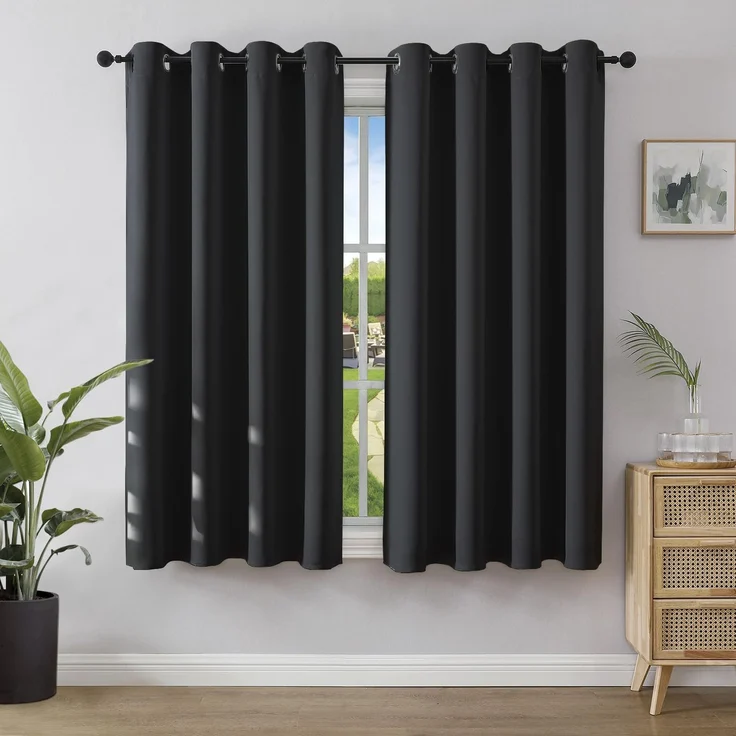 Blickdichte Vorhänge mit Ösen Gardinen 2er Set, Verdunkelungsvorhang Thermovorhang Hitzeschutz, Ösenvorhang für Schlafzimmer Wohnzimmer (2xH137xB117, Schwarz)