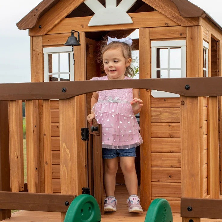 Backyard Discovery Spielhaus Echo Heights mit grüner Rutsche, Sandkasten & Veranda Stelzenhaus in Braun aus Holz für Kinder | Braun, grün | Holz | 310 cm – Bild 6
