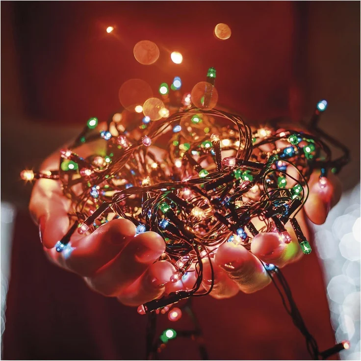 EMOS LED-Lichterkette bunt für Innen und Außen, 12m lange IP44 Multicolor Weihnachtslichterkette mit 120 LEDs + 5m Zuleitung und Netzteil, 8 Modi und 6h Timer Funktion, für Party, Weihnachten, Deko