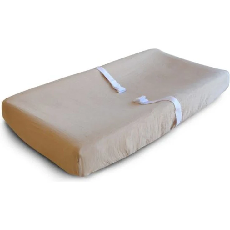 Mushie Waschbar Wickelauflagenbezug | Wickelauflagehbezug 70x45 cm, Passend für Standard-Wickelauflage | Verstellbare Sicherheitsgurte (Pale Taupe) – Bild 1