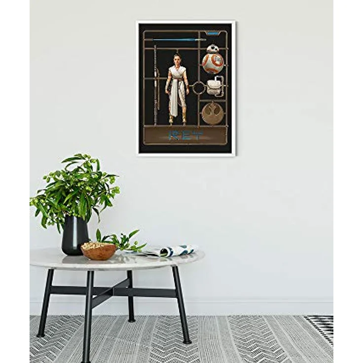 Komar Wandbild Star Wars Toy Rey, Kunstdruck 40 x 50 cm, gerahmt, für Kinder- und Jugendzimmer, fotorealistischer Druck, hochwertiges Fotopapier, Made in Germany – Bild 2