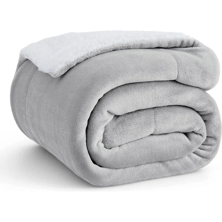 BEDSURE Kuscheldecke - Warm Sherpa Wolldecke & Sofadecke, Flauschig Sofaüberwurf Decke, Dicke Couchdecke, Fleecedecke, Flauschige Wohndecke für Couch, Hellgrau, 150x200 cm, XL