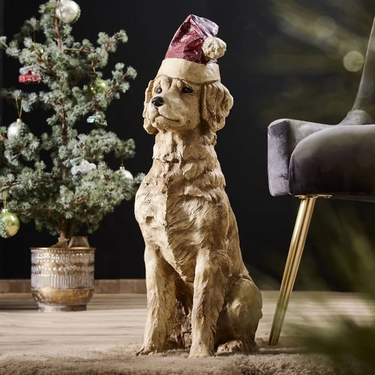 Großer, dekorativer Hund mit Weihnachtsmütze aus Magnesia. Ein echter Blickfang – Bild 1