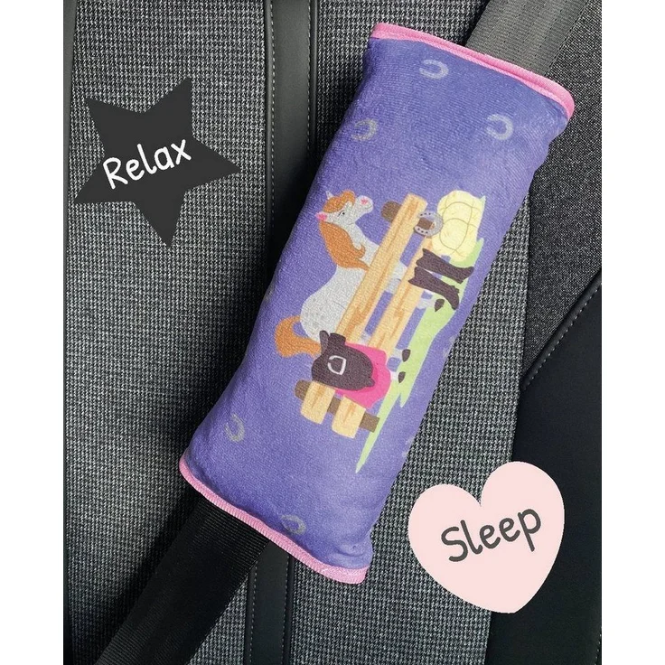HECKBO Schlafkissen Auto Schlafkissen Bauernhof Pferd Motiv für Kinder Mädchen Jungen - maschinenwaschbar – kuschelweich - Auto Gurtkissen, Gurtschoner, Gurtschutz Sitzerhöhung, Auto Kissen, Reisekissen, Urlaub – Bild 3