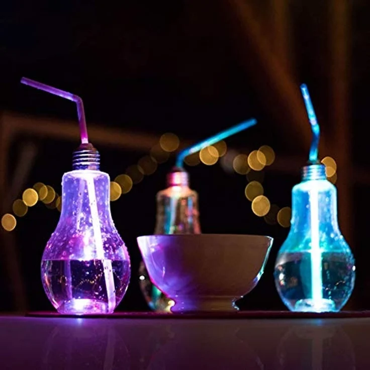 HAC24 Tischleuchte 4er Set LED RGB Trinkglas Glühbirne Partyglas Longdrinkgläser, Beleuchtet, 400 ml, mit Deckel und Strohhalm – Bild 5