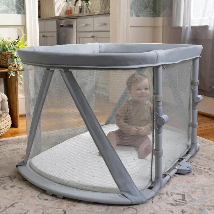 Ingenuity Dream Retreat 3-in-1 Tragbarer Stubenwagen und Spielplatz, einfache 3-stufige Faltung, inklusive Lichtblockierschirm für drinnen und draußen, UPF 50+, Matratze und Bettlaken, 0-36 Monate – Bild 14