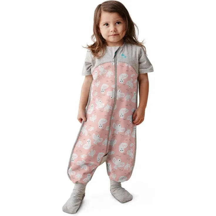 Love To Dream Schlafanzug aus Bio-Baumwollfleece mit Beinen, 3–4 Jahre, Rosa, ganzjährige Temperaturen (20-24°C), Kurzarm, maschinenwaschbar, für Bewegung mit Anti-Rutsch-Pads, Von Hebammen empfohlen