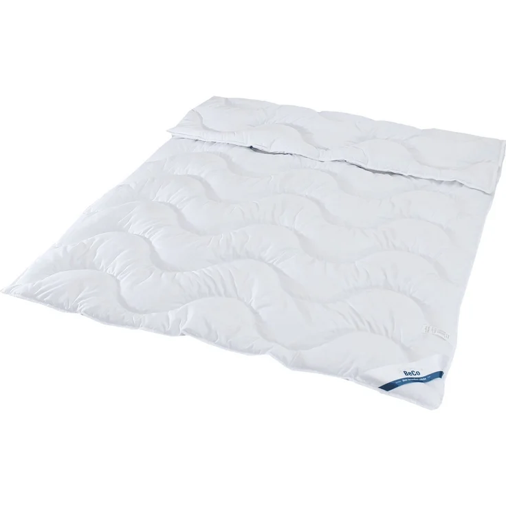 Beco Bettdecke + Kopfkissen Sale, 2-Tlg. Set, Bettdecken-Set mit Klimafaserfüllung – Atmungsaktiv, Füllung: Klimafaser (Bettdecke), Bezug: Microfaser, Bettdecke in 135x200 und Kissen in 40x80 cm für alle Jahreszeiten – Bild 3