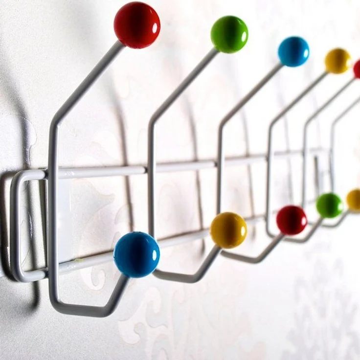 DESIGN DELIGHTS Wandgarderobe GARDEROBENLEISTE COLOUR BALL, farbenfrohe Wandgarderobe mit 12 Kugeln – Bild 4