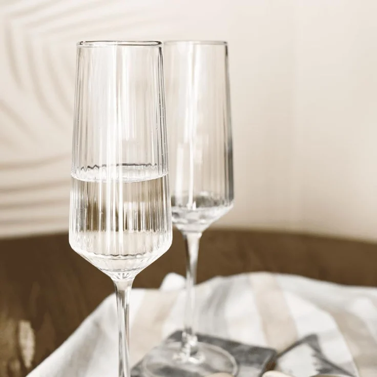 4er Set Sektgläser 250ml elegante Gläser mit geriffelter Oberfläche – Bild 3