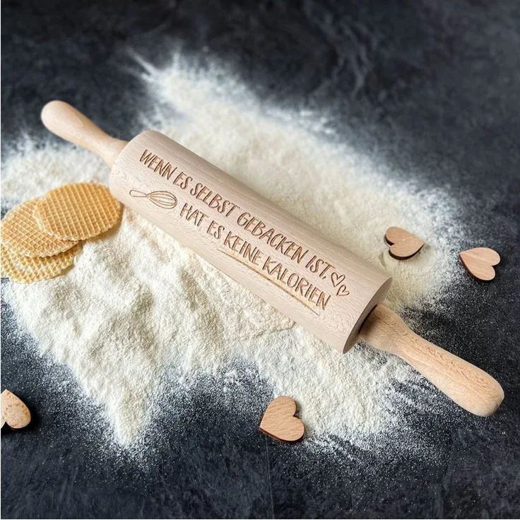 Spruchreif® Nudelholz Nudelholz mit Gravur, Teigroller aus Holz, Teigausroller Backzubehör, Nudelholz mit Prägung, tolle Geschenkidee