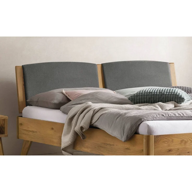 Hasena Massivholzbett Mareto Wildeiche, gepolstertes Kopfteil 200x200 cm, Fußhöhe 20 cm – Lounge – Bild 3