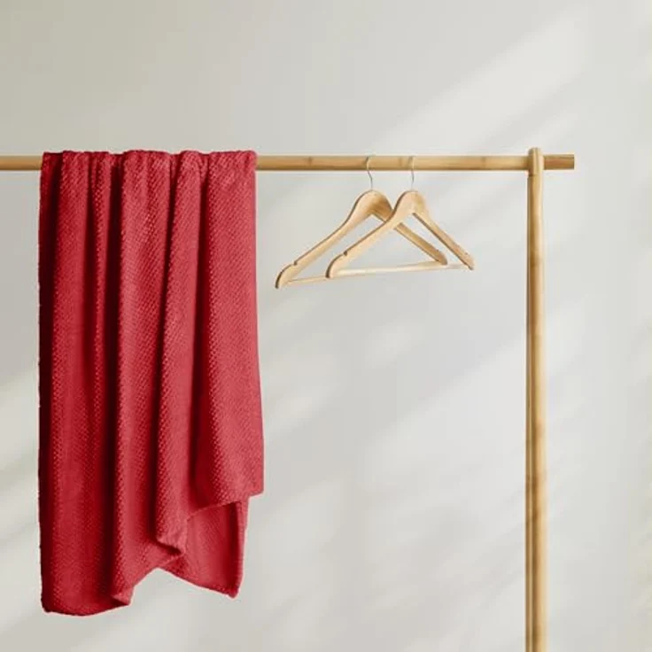 DecoKing Kuscheldecke 70x150 cm rot Decke Microfaser Wohndecke Tagesdecke Fleece weich sanft kuschelig skandinavischer Stil Henry – Bild 4