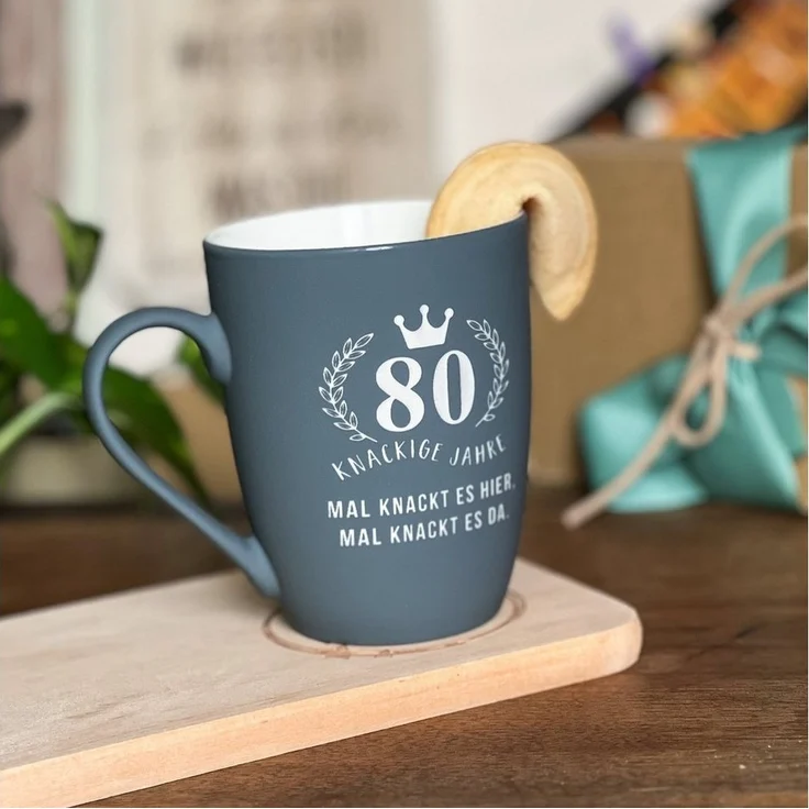Spruchreif® Tasse SOFT-TOUCH-Tasse mit beidseitiger Gravur, Geschenke für die Familie – Bild 4