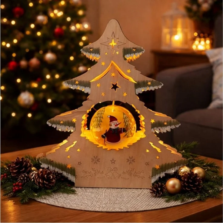 Online-Fuchs Weihnachtsfigur Tannenbaum mit LED-Beleuchtung & Timer - Weihnachtsdeko (warmweiß oder seichter Farbwechsel, Weihnachtsbaum), drehende Weihnachtskugel mit süßer Winterlandschaft – Bild 1