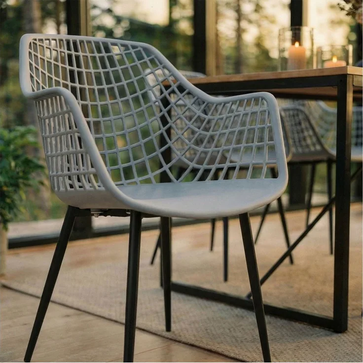 IDIMEX Gartenstuhl LUCIA (4 St), Schalenstuhl aus Kunststoff mit Armlehne, Metallbeine, Hellgrau