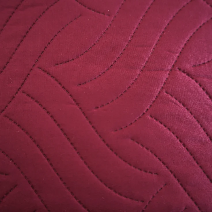 Elegante einfarbige Tagesdecken, Sofaüberwurf 240x220 cm aus 100% Polyester Bordeaux – Bild 4