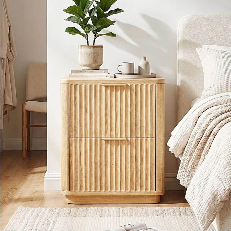 VINGLI Nachttisch 2 Schublade, mit geriffelten Türen, 45,6 x 35 x 61 cm, Eiche/Nussbaum, Nachtschrank, Beistelltisch modern, goldener Griff, abgerundete Kanten – Bild 3